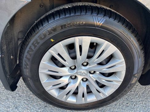 Used 2013 Toyota Camry LE image 30