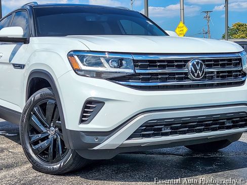 Used 2023 Volkswagen Atlas Cross Sport SE w/ Black Wheel Package AWD/4WD image 2