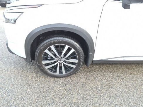 Used 2025 Nissan Pathfinder Platinum image 6