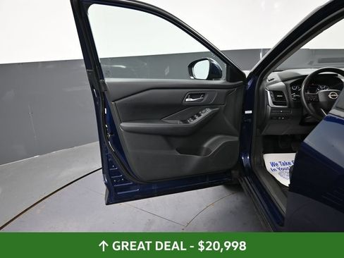 Used 2025 Nissan Rogue SV FWD image 25