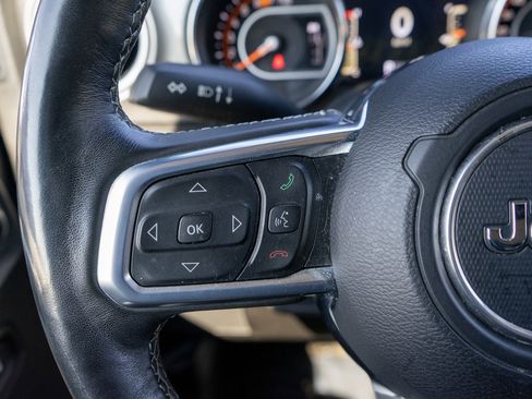 Used 2019 Jeep Wrangler Unlimited Sahara AWD/4WD image 24