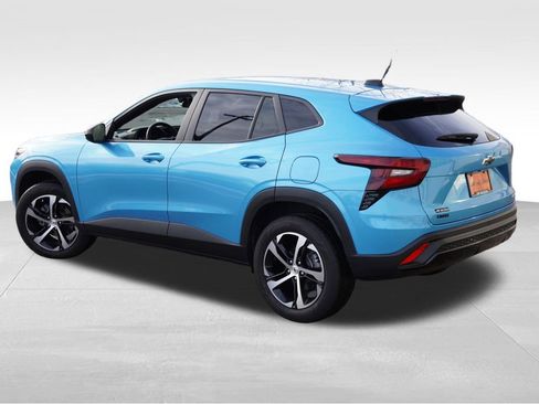 Certified 2025 Chevrolet Trax RS w/ Sunroof Package image 9