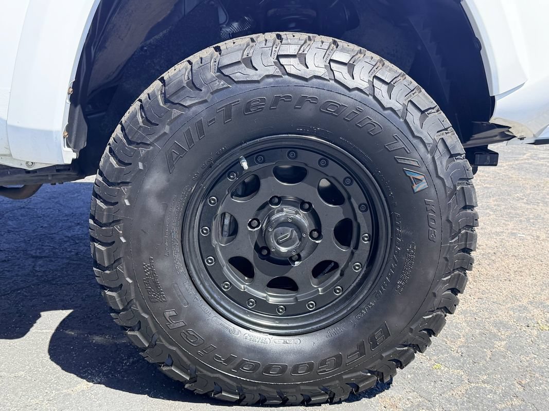 Used 2017 Toyota Tacoma SR5 AWD/4WD image 11