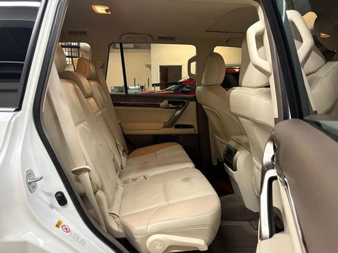 Used 2016 Lexus GX 460 w/ Premium Package image 24