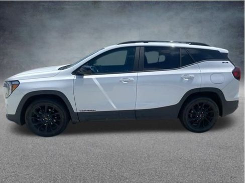 Used 2024 GMC Terrain SLE w/ Elevation Edition FWD image 2