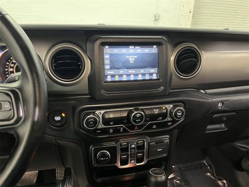 Used 2021 Jeep Gladiator Sport image 18