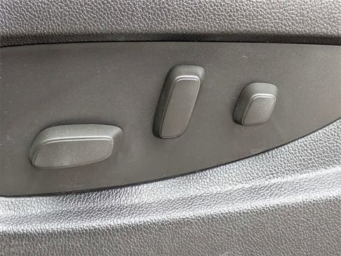 Used 2015 Chevrolet Suburban LTZ image 27