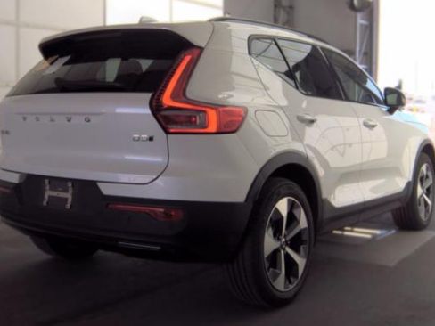 Used 2026 Volvo XC40 B5 Plus AWD/4WD image 3