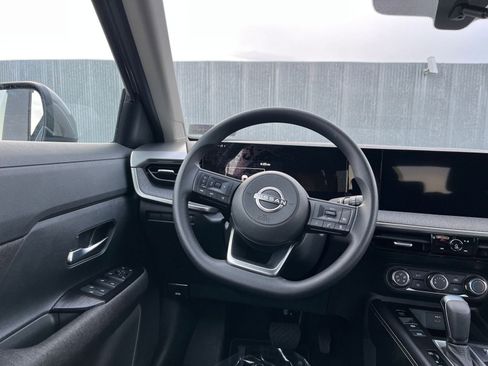 Used 2025 Nissan Kicks SV image 26