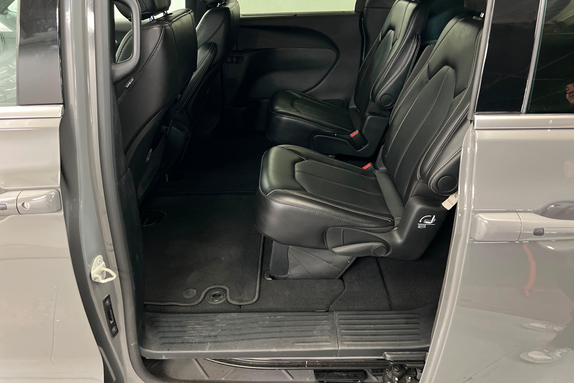 Used 2025 Chrysler Pacifica Select FWD image 21