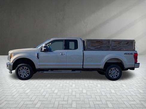 Used 2017 Ford F250 Lariat w/ Lariat Value Package image 4