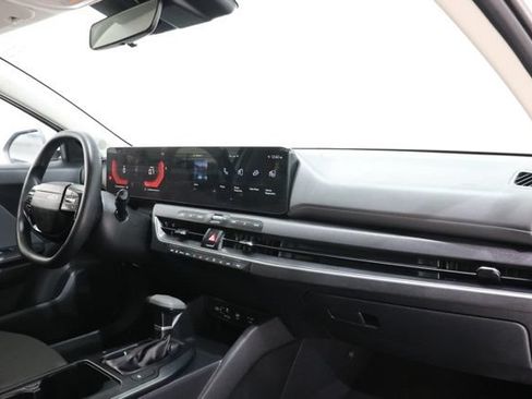 Used 2025 Kia K4 FWD image 16
