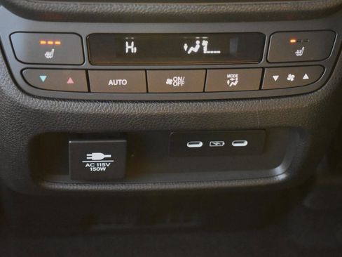 Used 2025 Honda Pilot Elite image 24