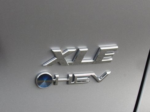 New 2025 Toyota RAV4 XLE w/ Convenience Package AWD/4WD image 8