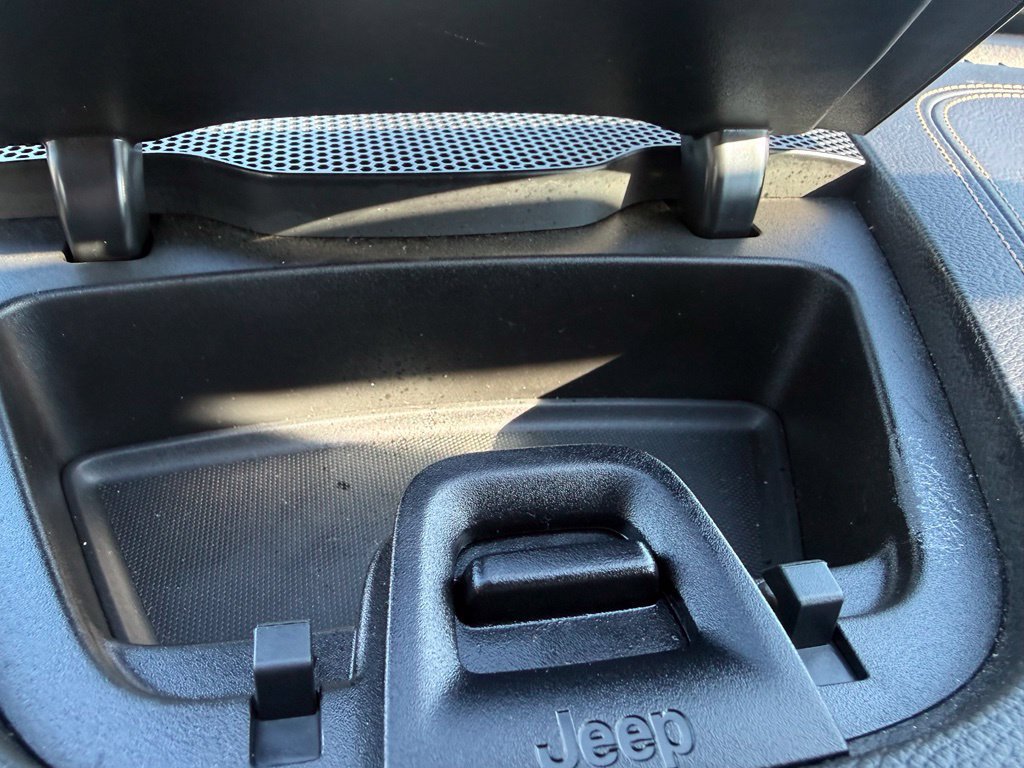 Used 2018 Jeep Cherokee Latitude w/ Safety Group AWD/4WD image 81