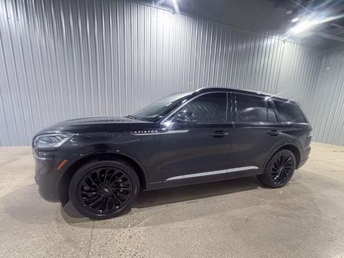 Used 2022 Lincoln Aviator Reserve w/ Equipment Group 201A image 2