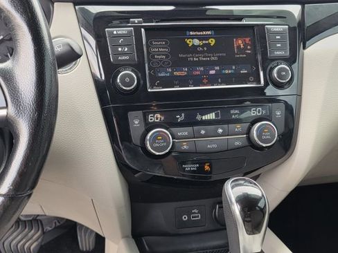 Used 2022 Nissan Rogue Sport SV FWD image 9