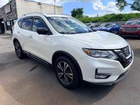 Used 2017 Nissan Rogue SL w/ SL Premium Package FWD image 3