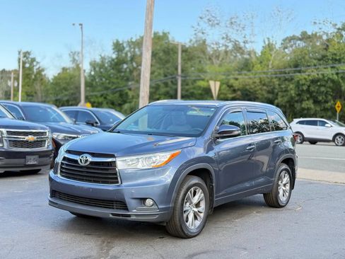 Used 2014 Toyota Highlander XLE AWD/4WD image 3