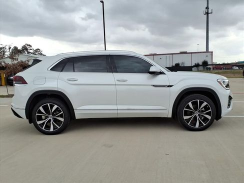 New 2026 Volkswagen Atlas Cross Sport SEL Premium R-Line AWD/4WD image 4
