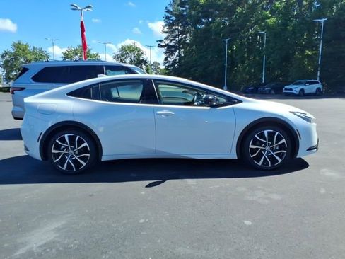 Used 2025 Toyota Prius Plug-In Hybrid FWD image 3