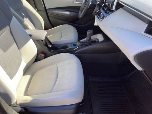 Used 2020 Toyota Corolla LE image 32