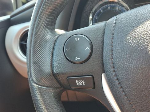 Used 2018 Toyota Corolla LE FWD image 18
