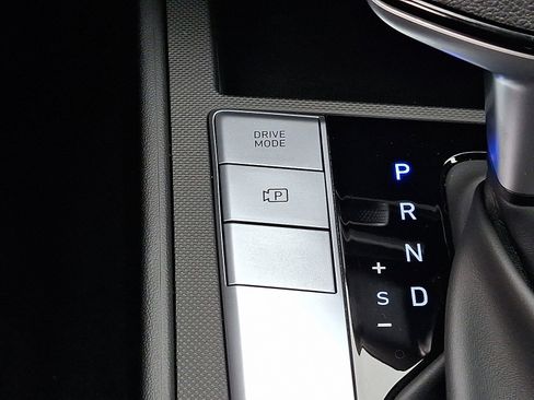 Certified 2025 Hyundai Elantra SE image 23
