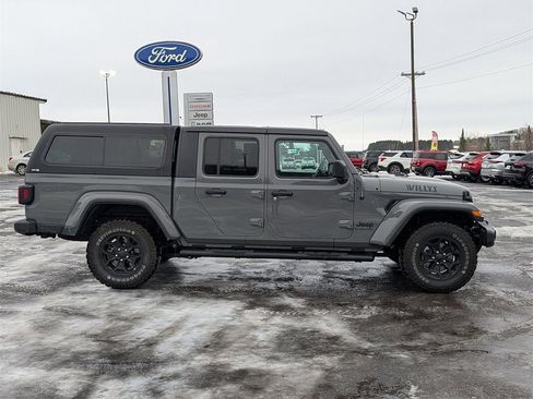 Used 2022 Jeep Gladiator Sport image 4