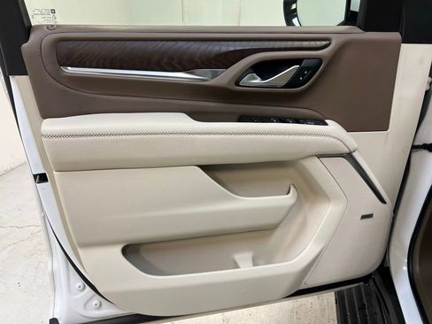 Used 2022 GMC Yukon XL Denali image 13