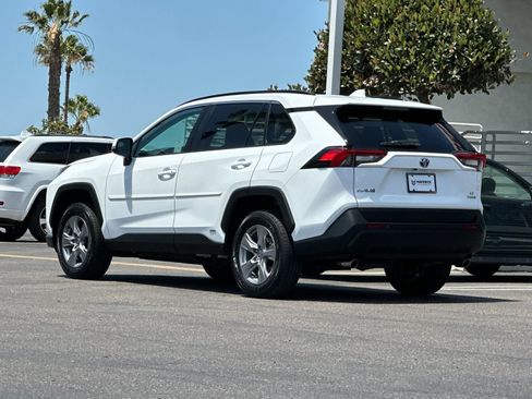 Used 2024 Toyota RAV4 LE AWD/4WD image 3