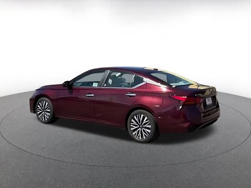 Used 2025 Nissan Altima 2.5 SV image 14