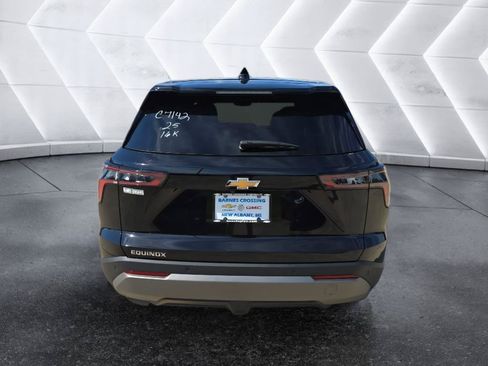 Used 2025 Chevrolet Equinox LT FWD image 6