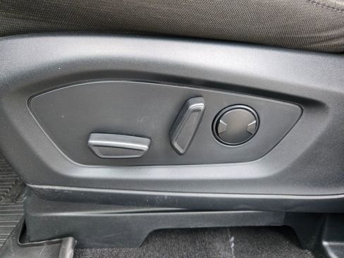 Used 2024 Ford Explorer XLT image 13