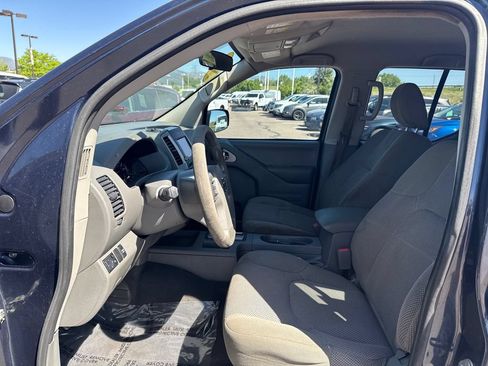 Used 2019 Nissan Frontier SV RWD image 8