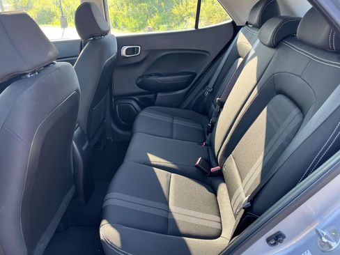 Certified 2022 Hyundai Venue SEL FWD image 10