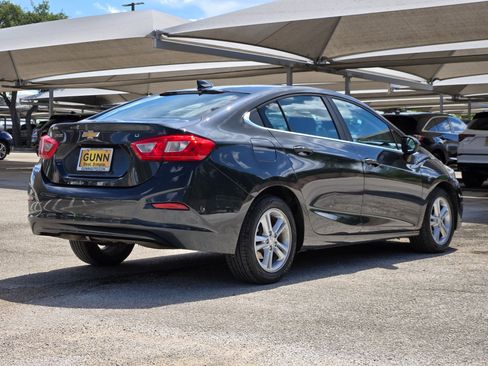 Used 2017 Chevrolet Cruze LT w/ Convenience Package FWD image 4