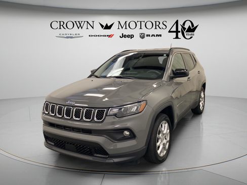 Used 2023 Jeep Compass Latitude AWD/4WD image 11