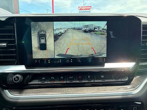 Used 2022 Chevrolet Silverado 1500 LTZ w/ Technology Package AWD/4WD image 33