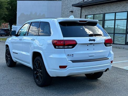 Used 2018 Jeep Grand Cherokee Altitude AWD/4WD image 5