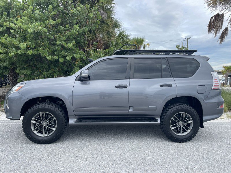 Used 2017 Lexus GX 460 Premium w/ Premium Package AWD/4WD image 3