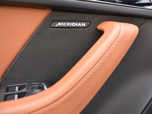 Used 2023 Jaguar F-TYPE R image 35