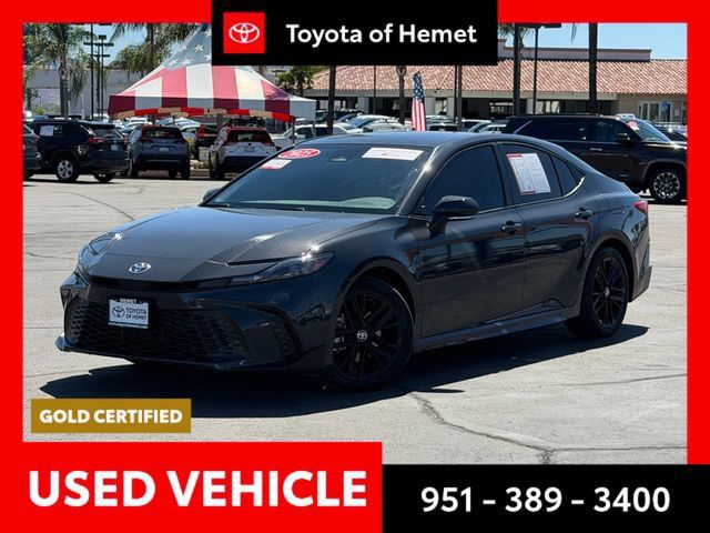 Used 2025 Toyota Camry SE FWD image 1