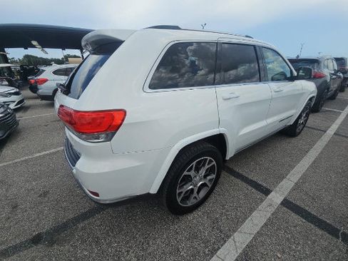 Used 2018 Jeep Grand Cherokee Limited RWD image 2