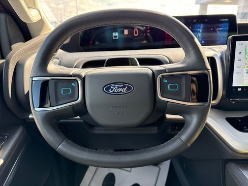 Used 2025 Ford Expedition Active image 18