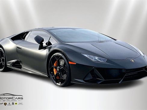 Used 2020 Lamborghini Huracan EVO image 2