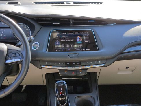 Used 2023 Cadillac XT4 Premium Luxury image 28