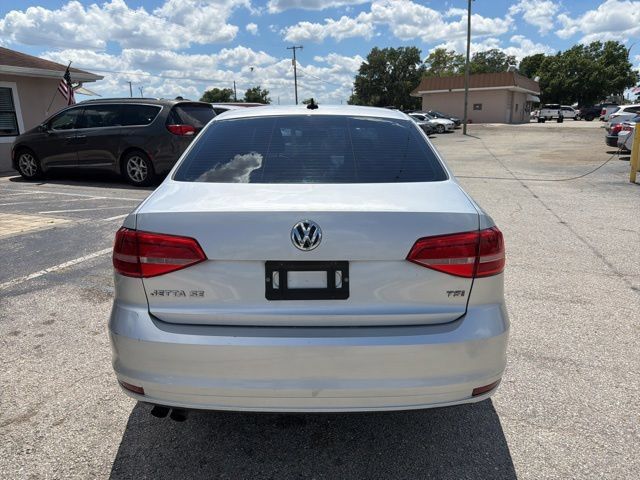 Used 2015 Volkswagen Jetta SE FWD image 6