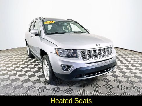 Used 2014 Jeep Compass Latitude FWD image 2
