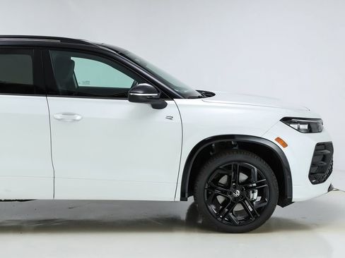 New 2026 Volkswagen Tiguan SE R-Line image 52